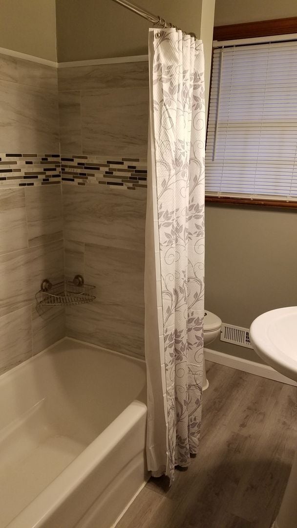 Building Photo - 3 BR / 1 BA Renovated Home North of Richmond, Available August 1