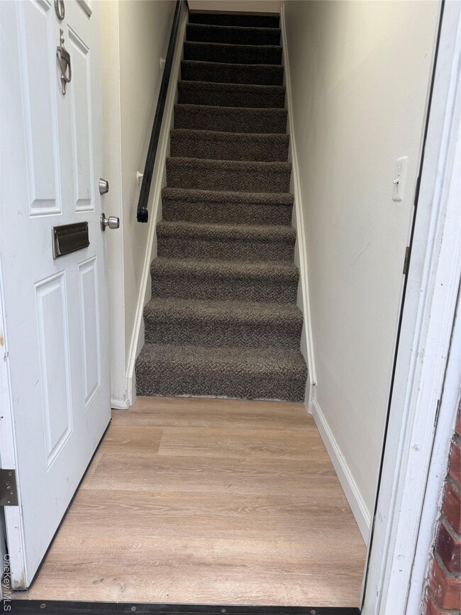 Building Photo - 2 Colonial Dr