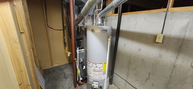 Building Photo - ALL PROSPECTIVE TENANTS MUST SUBMIT A $58 NON-REFUNDABLE APPLICATION FEE PER APPLICANT ONLINE AND...