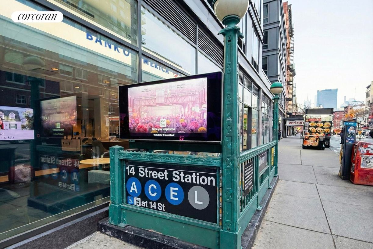 Building Photo - 344 W 17th St