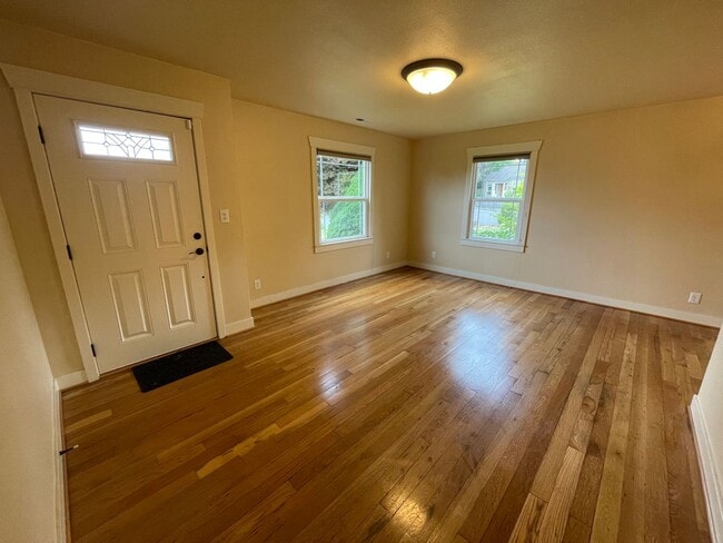 Building Photo - Beautiful 2 Bedroom Home on Spacious Corner Lot