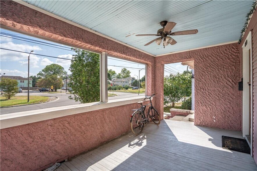 Building Photo - 8010 S Claiborne Ave