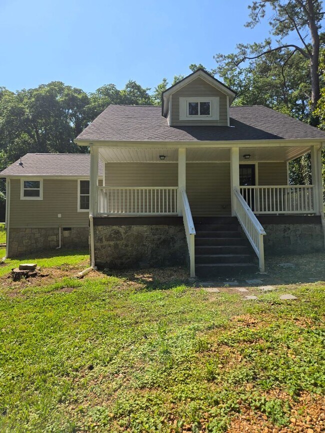 Building Photo - Spacious Single-Family Home in Chattanooga...