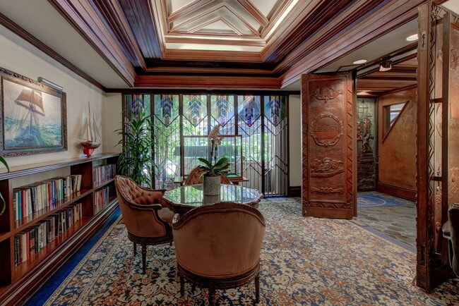 Building Photo - 2901 S Bayshore Dr