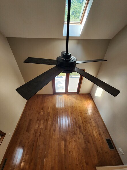 Building Photo - 21 Glengarry Dr