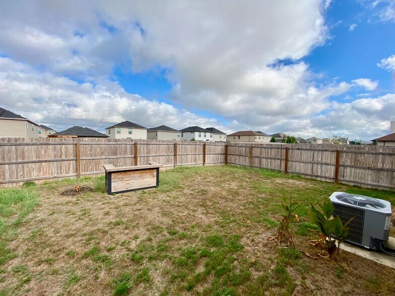 Building Photo - 344 Blacktail Dr