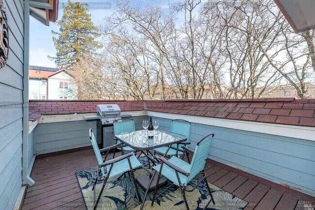 Building Photo - Elegant-Ideally located-Windsor Green End ...