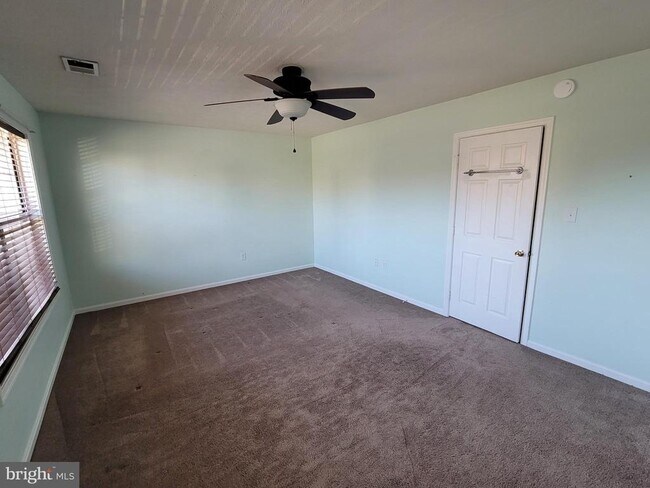 Building Photo - 233 Charleston Ct