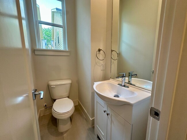 Building Photo - For Lease | 3 Bed, 2 Bath | 2,139 Sq Ft | Greater Heights |