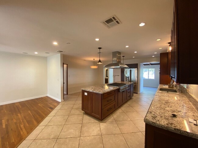 Building Photo - Fireplace! 1 Car Garage! Double Stainless Steel Oven! HUGE Enclosed Yard! Remodeled!