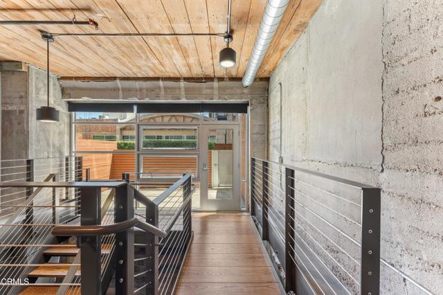 Building Photo - 530 S Hewitt St