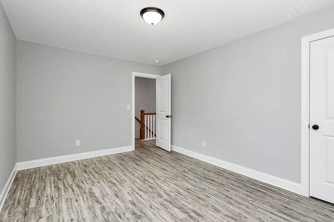 Building Photo - 915 Yellowstone Dr