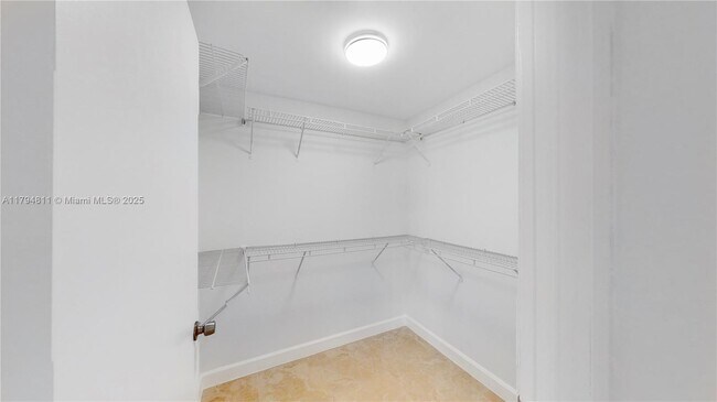 Building Photo - 2915 SW 24 St