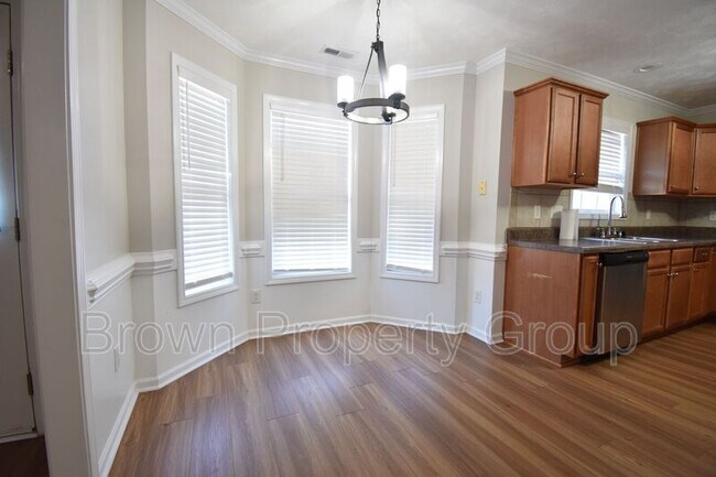 Building Photo - 5609 Thackeray Dr