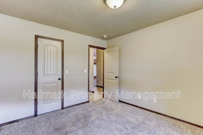 Building Photo - 920 SW 13th St