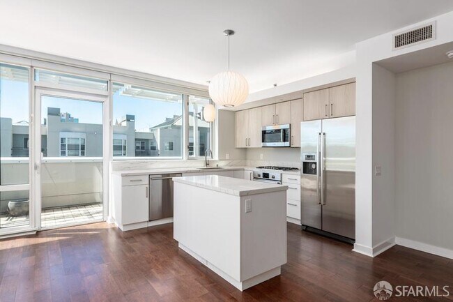 Building Photo - 501 Beale St