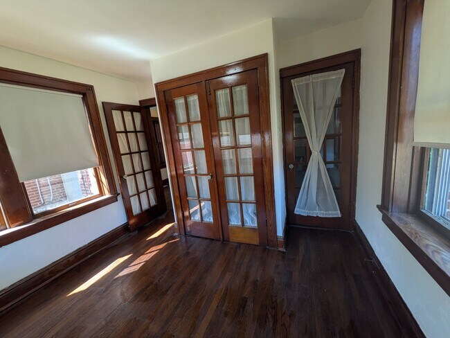 Building Photo - 5046 Miami St