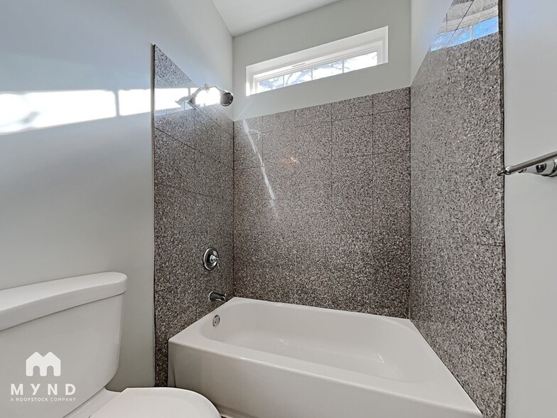 Building Photo - 4514 Wildwood Ave