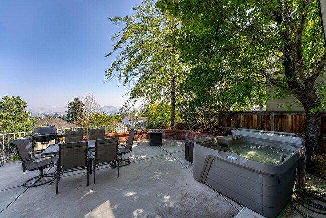 Building Photo - 2320 Overlook Ct