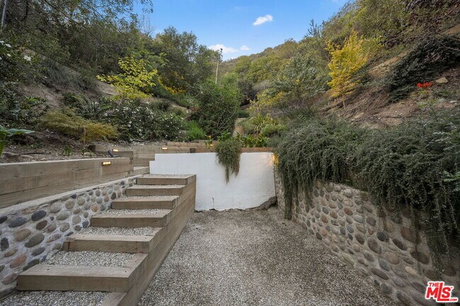 Building Photo - 2319 Outpost Dr