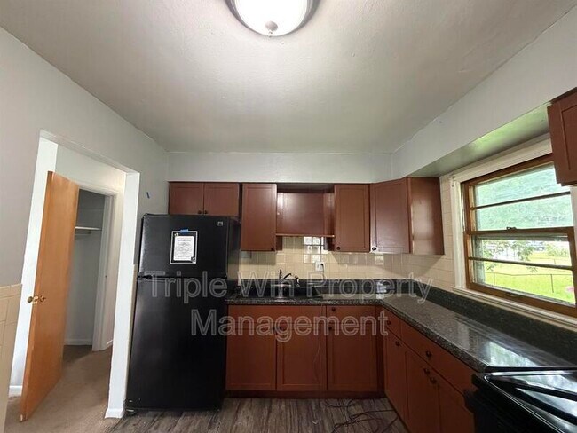 Building Photo - 1695 Crowder Dr