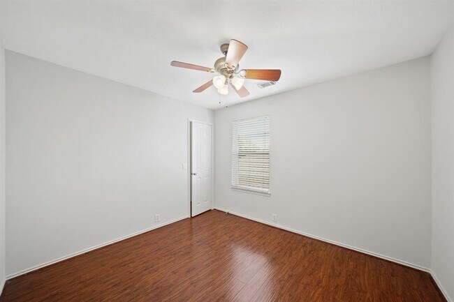 Building Photo - 5826 Kenwood