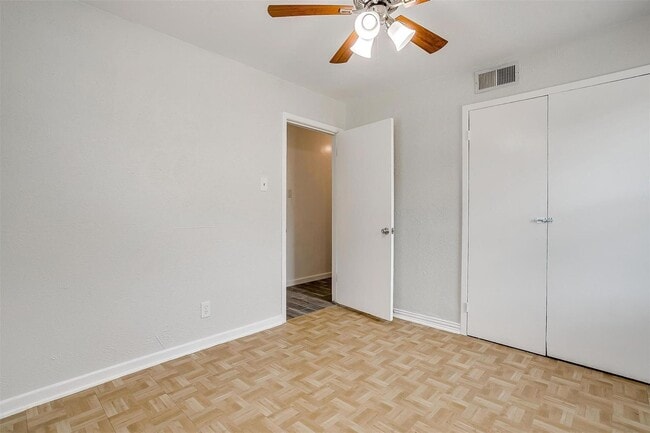 Building Photo - Amazing Home in Western Hills- 3 bed, 1.5 ...