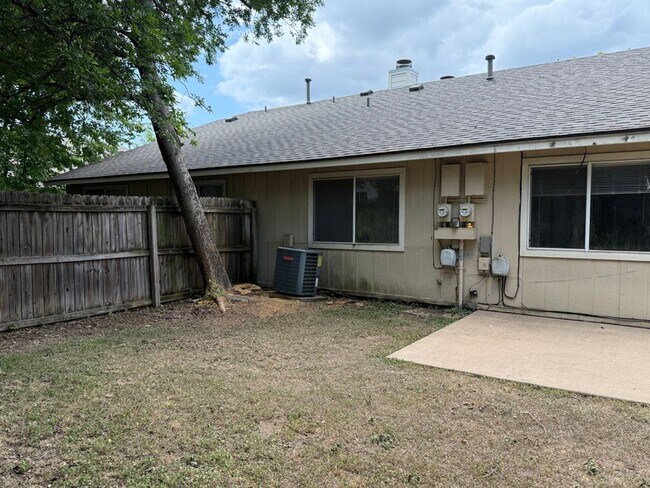 Building Photo - Annettes -2310 Fuzz Fairway, Austin, TX 78...