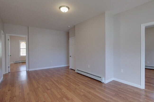 Building Photo - 520 Main St