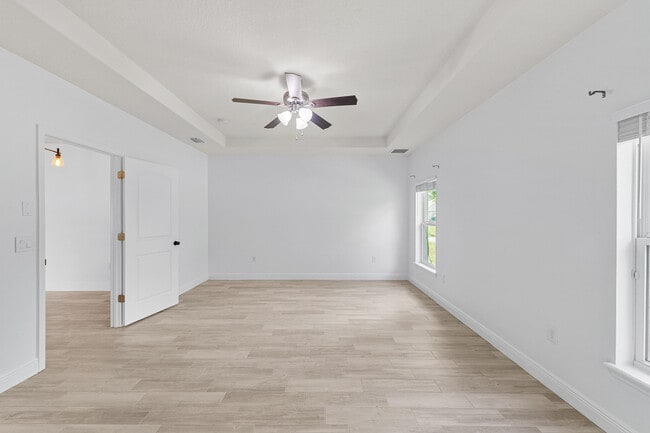 Building Photo - 531 Topeka Rd SW