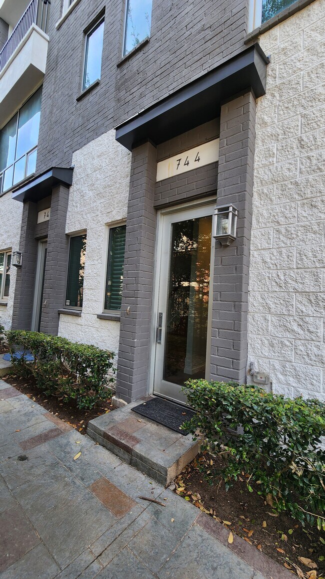 Building Photo - 744 Cannen John Ln