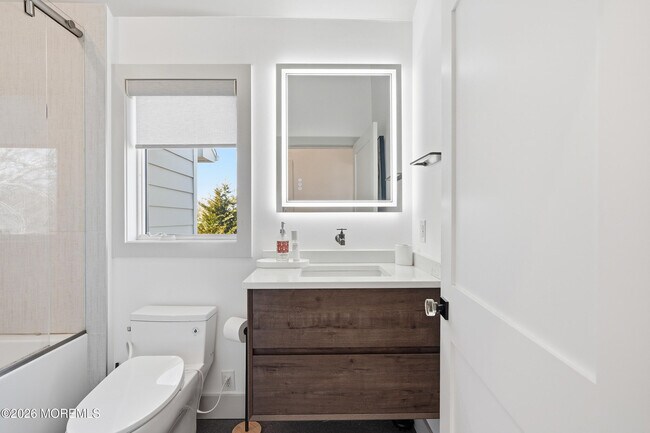 Building Photo - 8 Jackson Ct