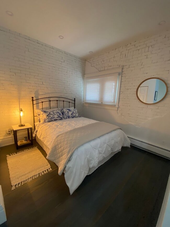 Building Photo - Location - The Best