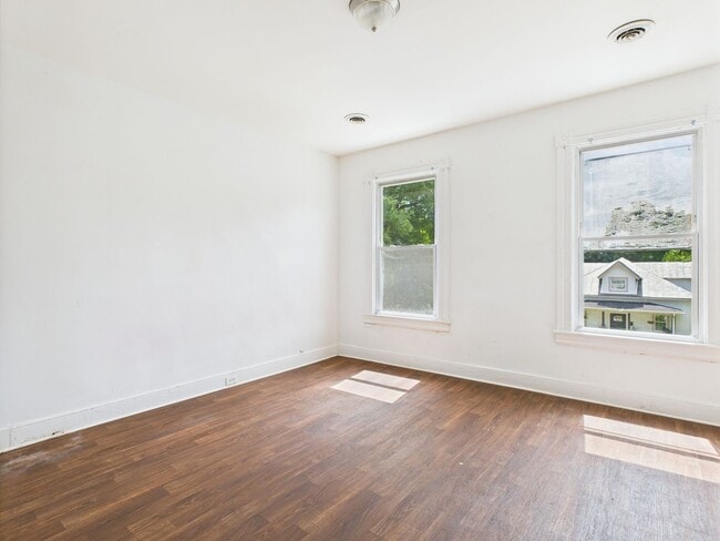 Building Photo - 3414 2nd Ave