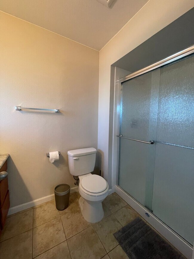 Building Photo - Beautiful Condo in Gated Community