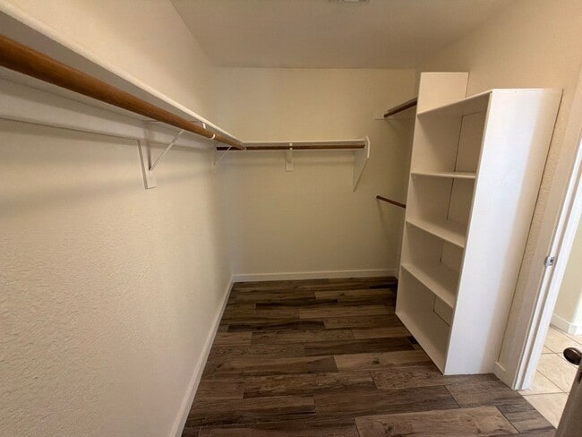 Building Photo - 12710 W Ash St