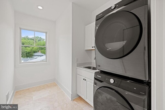 Building Photo - 8609 Woodbrook Ln