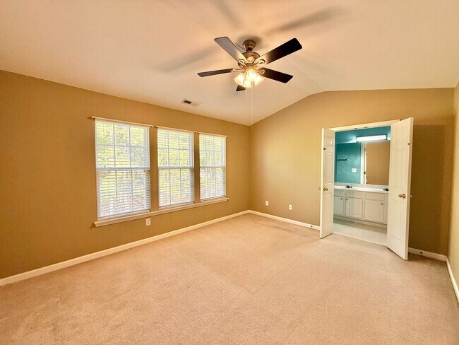 Building Photo - **OFFERING REFUNDABLE APPLICATION FEES** Stunning 3BD, 4BA Morrisville Townhome in an HOA Communi...