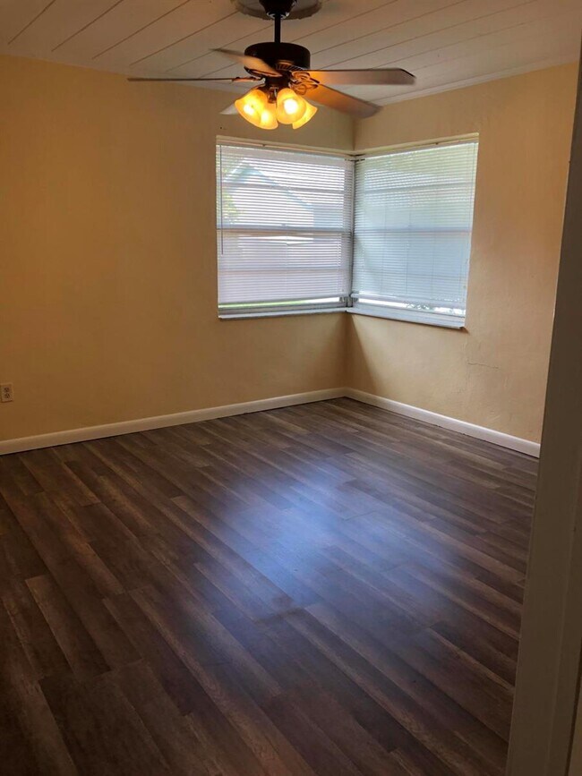 Building Photo - 2590 Rainbow Dr