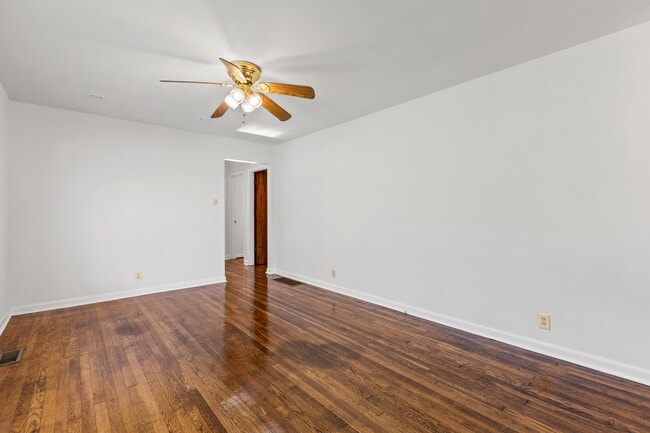 Building Photo - 2057 Heather Way