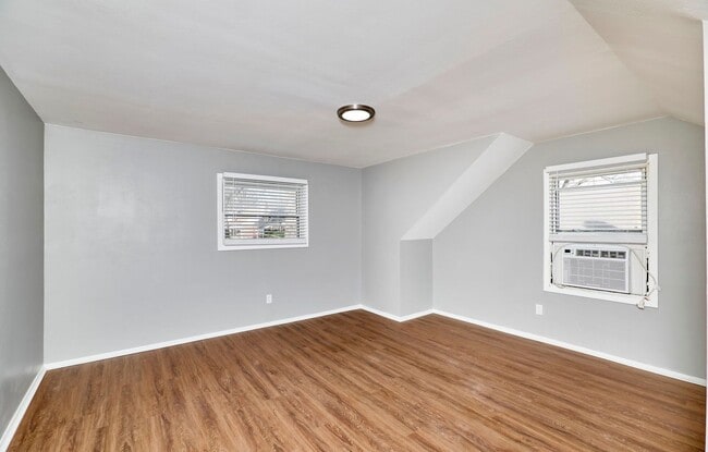 Building Photo - 8601 Belhaven Dr