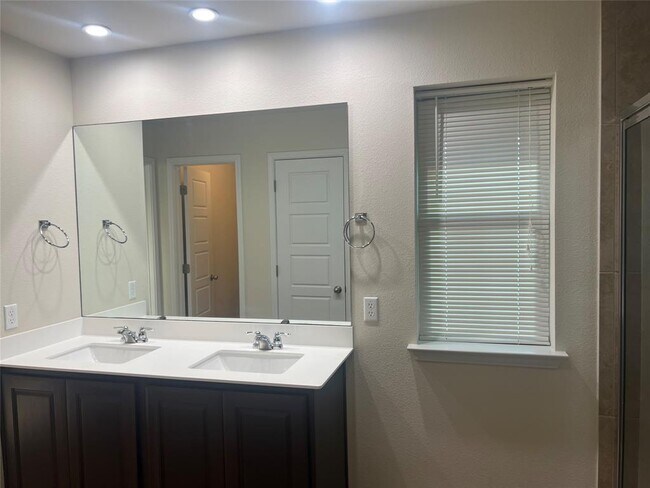 Building Photo - 3651 Sandy Brook Dr