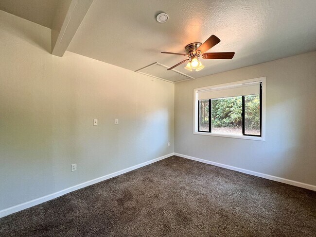 Building Photo - Vineyard-View Retreat with Bonus Room & Exceptional Outdoor Living