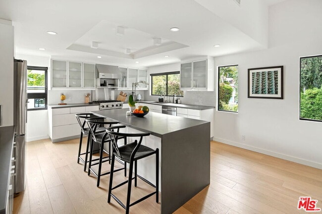 Building Photo - 2418 Canyon Oak Dr