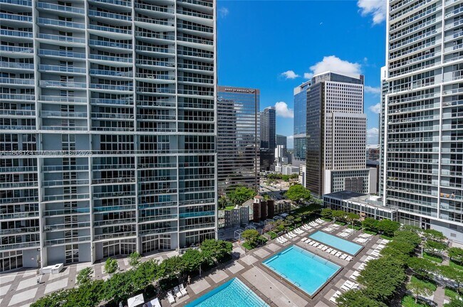 Building Photo - 475 Brickell Ave