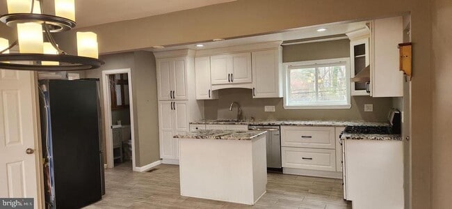 Building Photo - 25 Lower Hilltop Rd