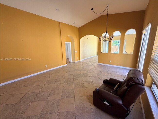 Building Photo - 4110 NE 22nd Ct