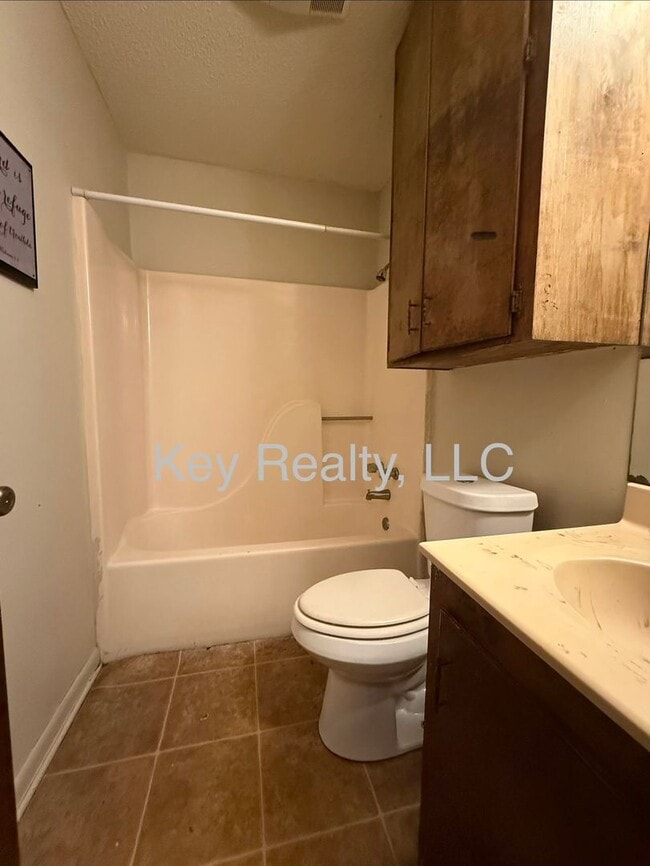 Building Photo - HQV-2519 Llewellyn