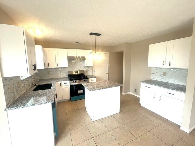 Building Photo - 8202 Alabaster Dr