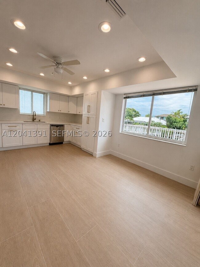 Building Photo - 13005 Zambrana St